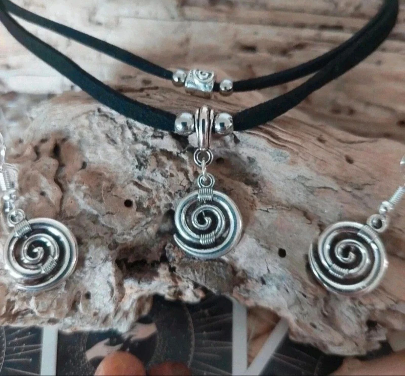 Collar boho rock de doble vuelta en espiral étnica, negro – photo 7